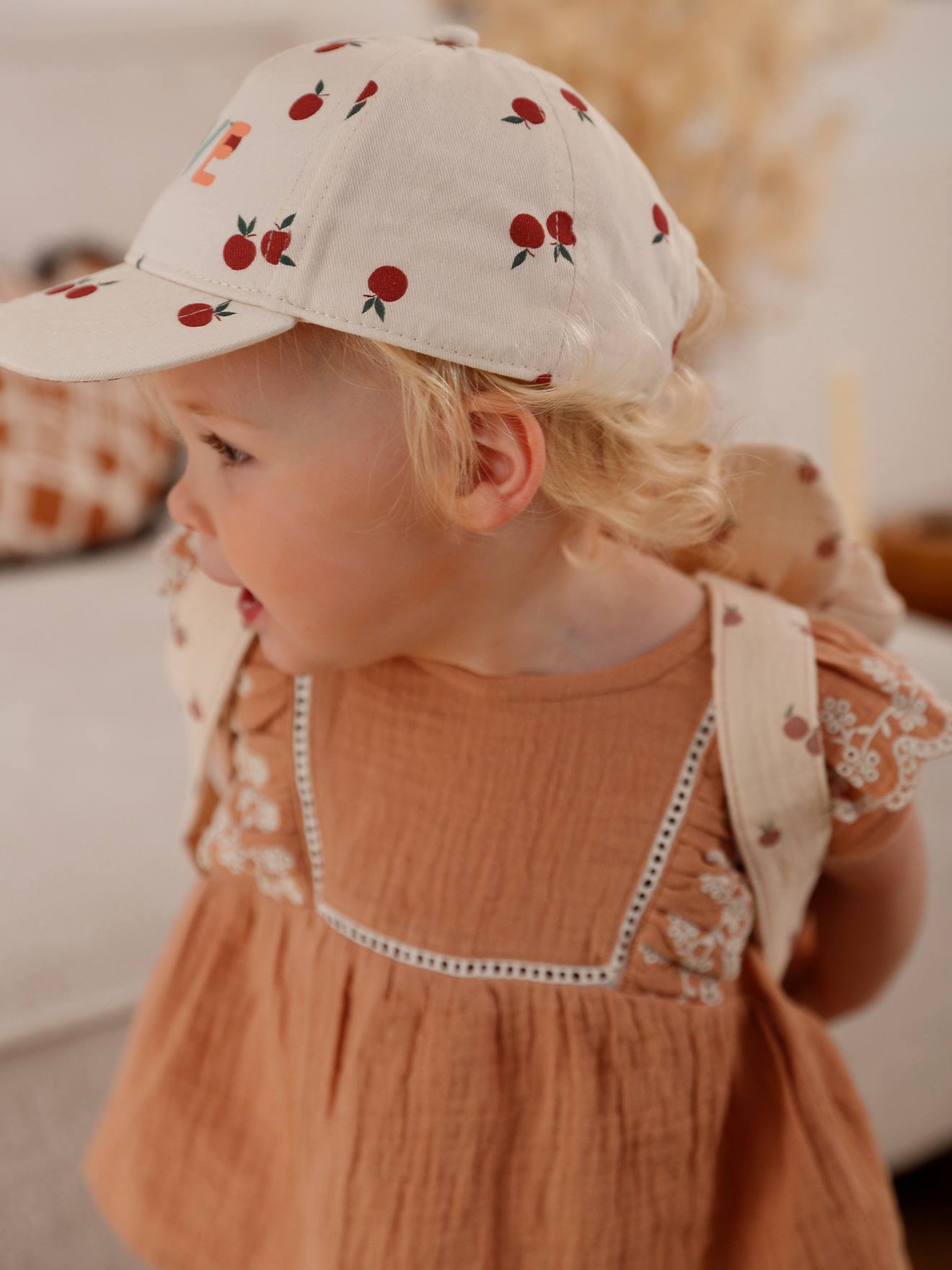 Vertbaudet Mädchen Baby Cap, Äpfel - wollweiß