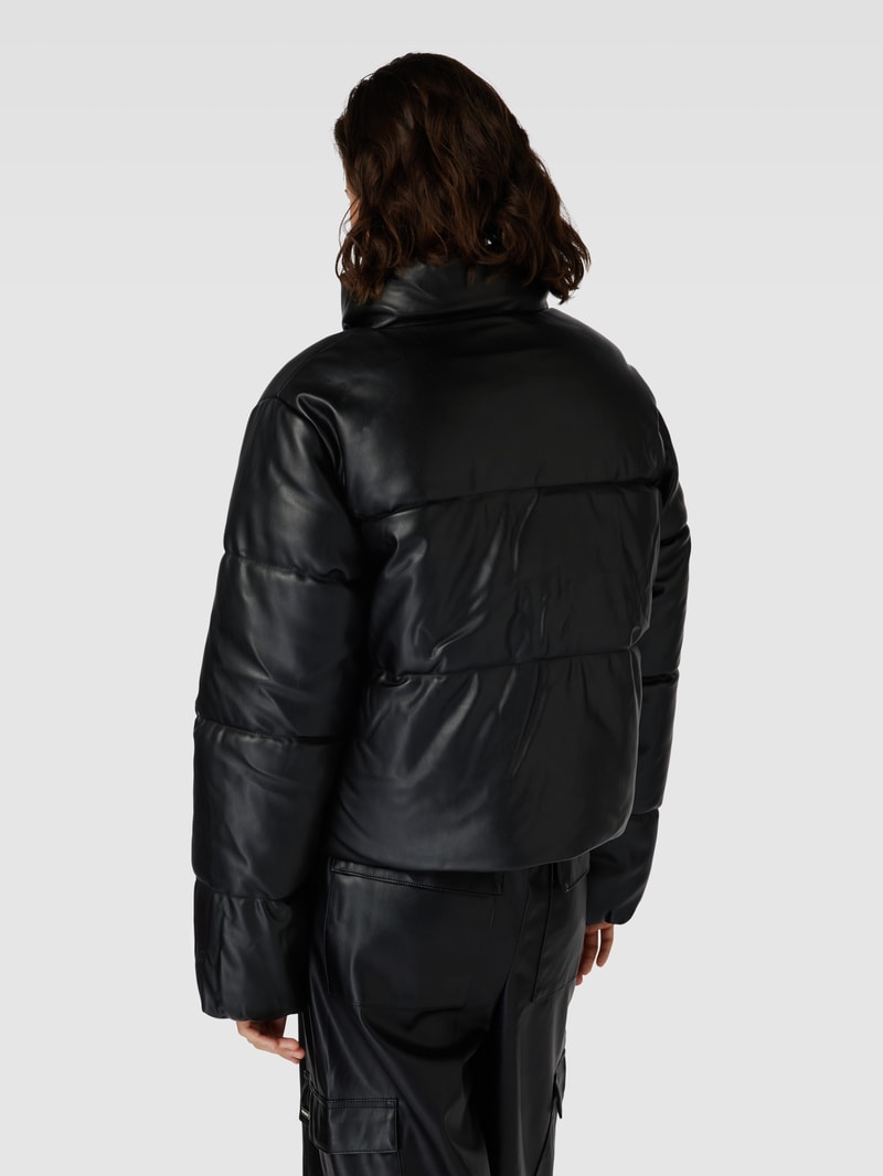 Steppjacke mit Stehkragen in schwarz