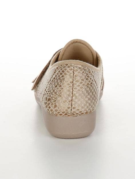 Klettslipper mit verstellbaren Klettverschlüssen