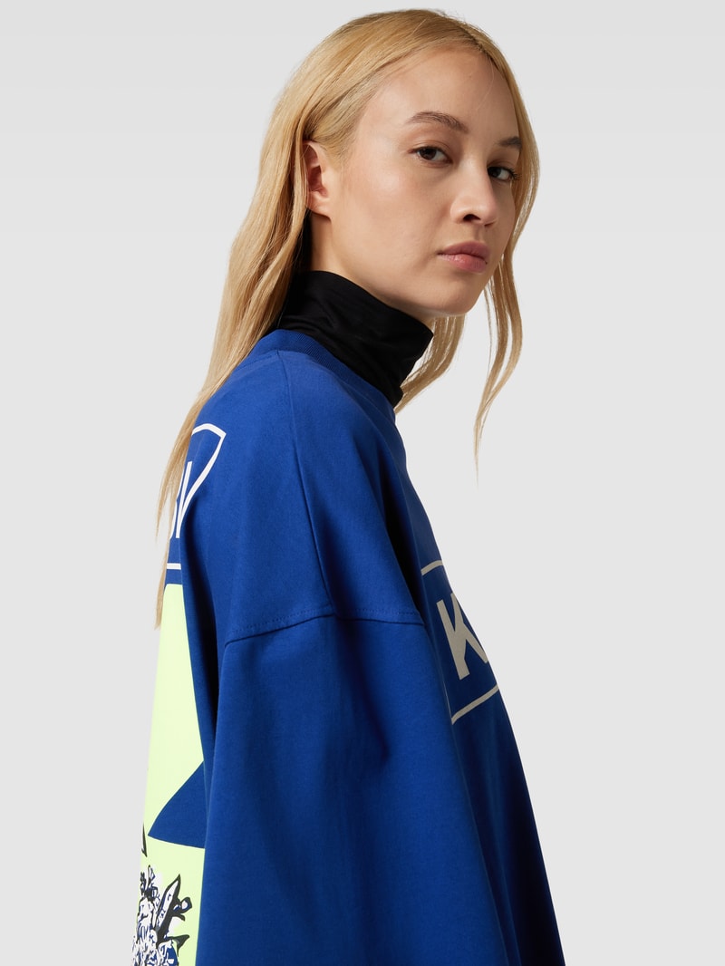 Oversized T-Shirt mit Rundhalsausschnitt in royalblau