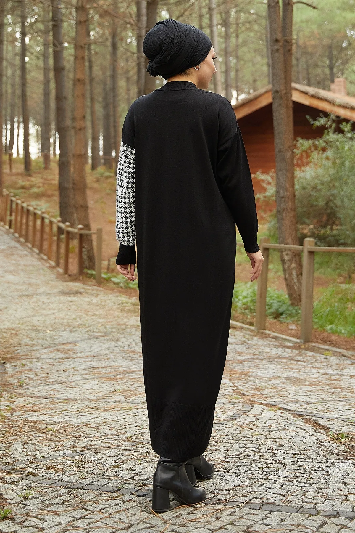 InStyle  Amelya Strickkleid mit Hahnentrittmuster und Ärmeln – Schwarz