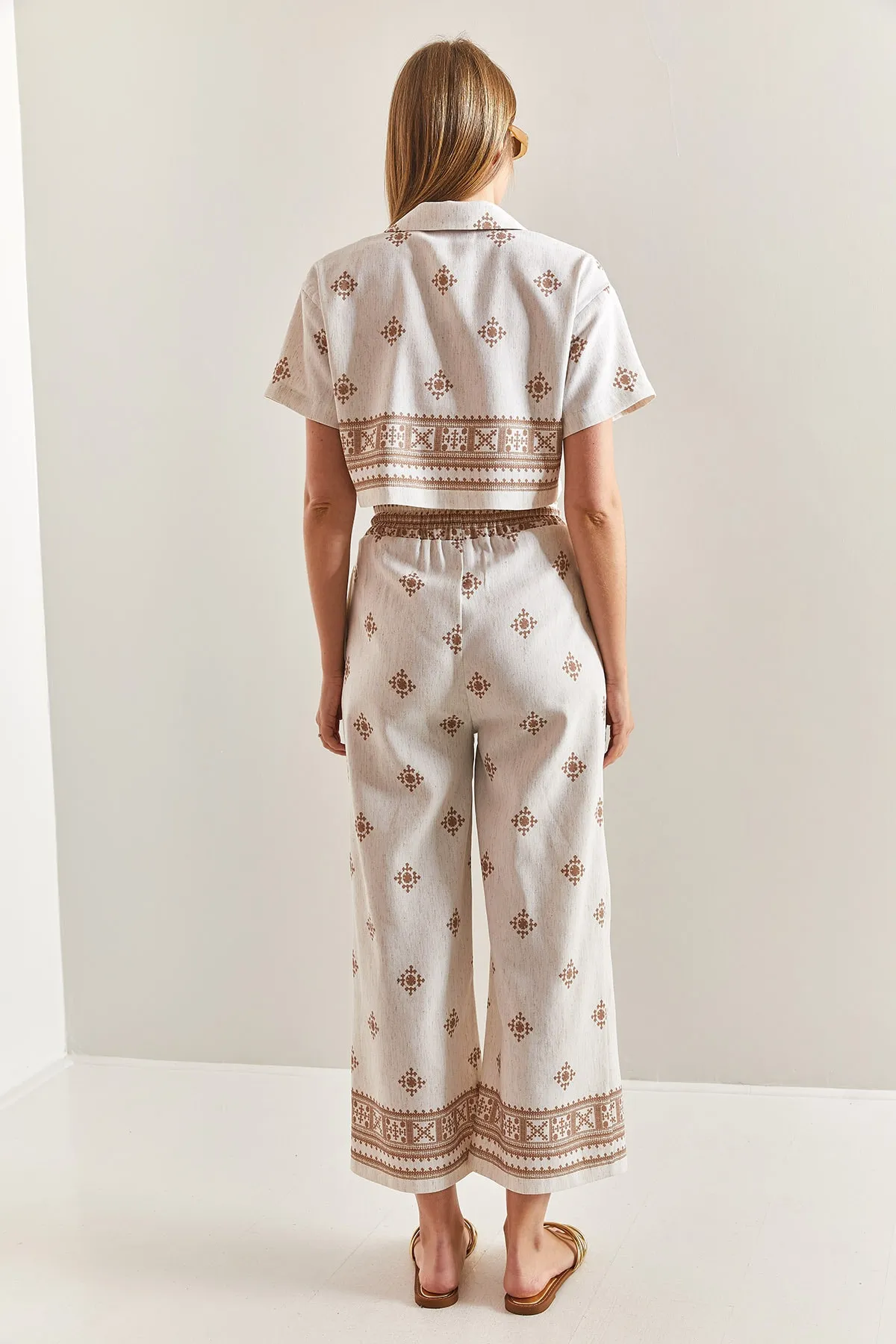 Bianco Lucci  Damen-Set mit kurzärmligen Ethno-Leinen-Crop-Hemdhosen