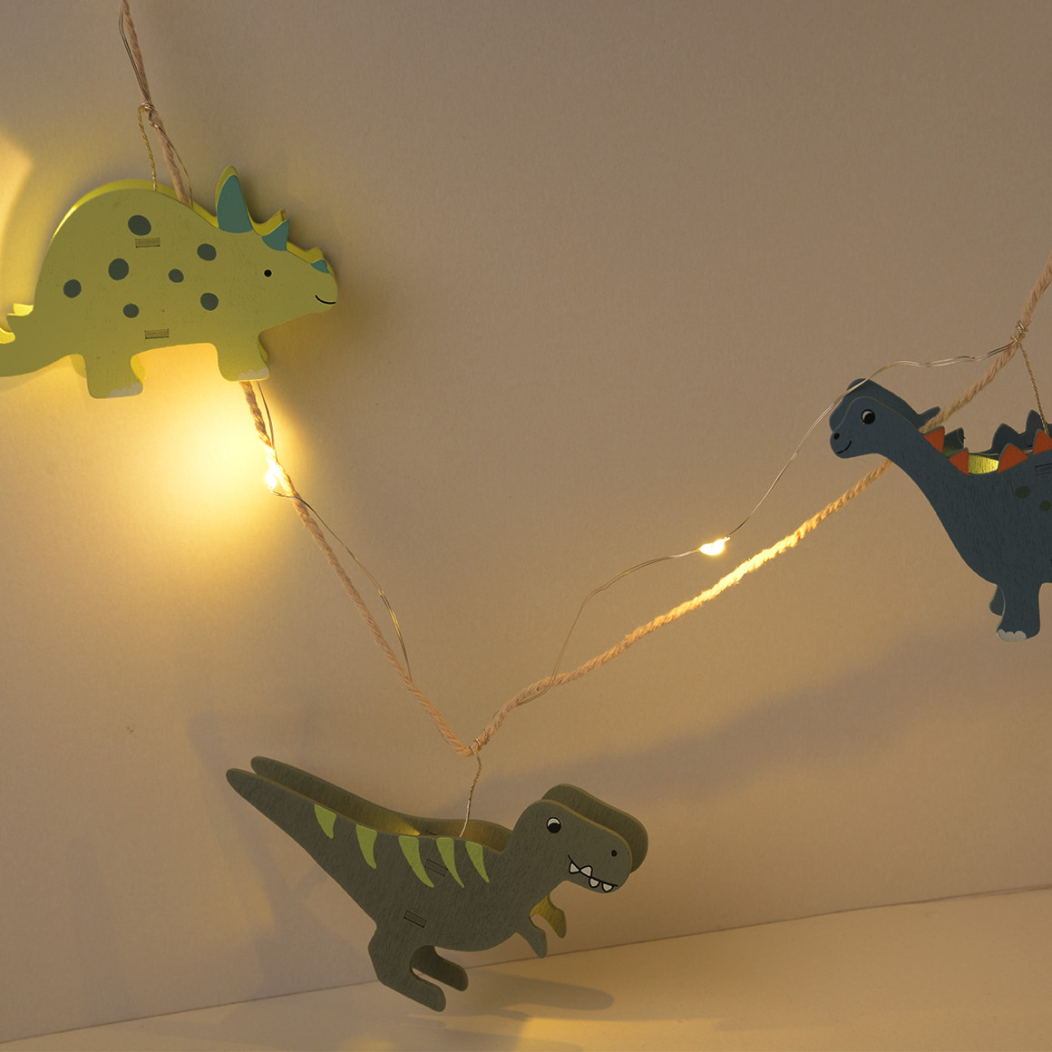 LED Lichterkette mit 8 Anhängern aus Holz