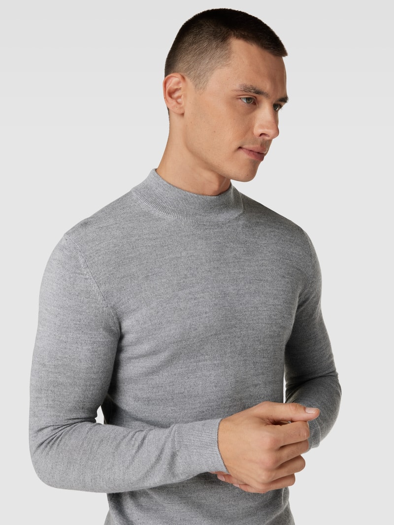 Strickpullover mit Rollkragen in hellgrau meliert