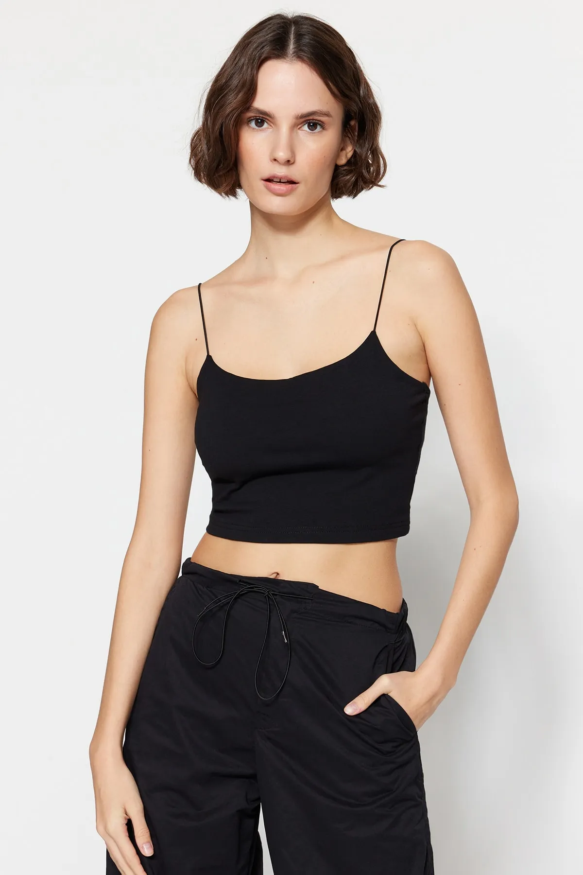 Trendyol Collection  Schwarz-rosa 2er-Pack Baumwoll-Tanktops mit Spaghettiträgern und flexiblem Strickmuster TWOSS21AL0196