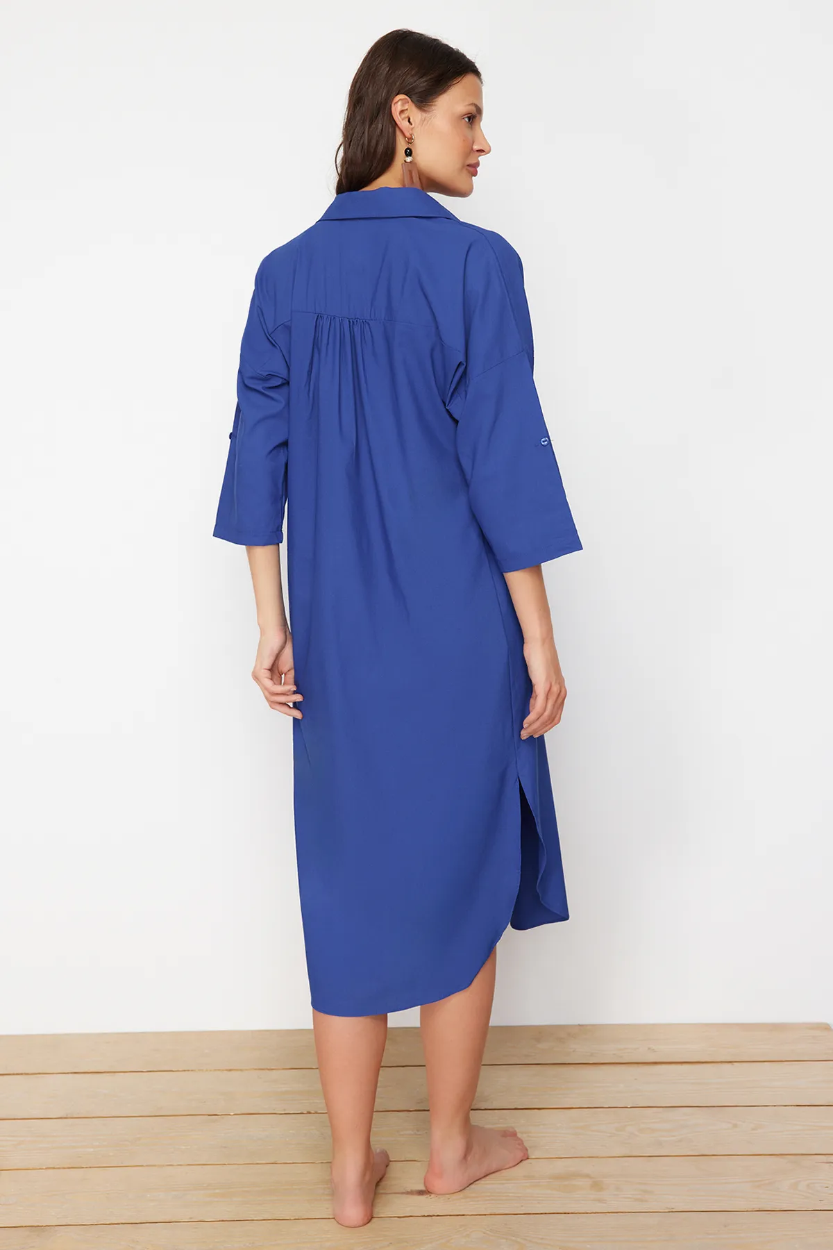 Trendyol Collection  Saks Midi-Strandkleid mit gewebtem Schlitz TBESS21EL3847