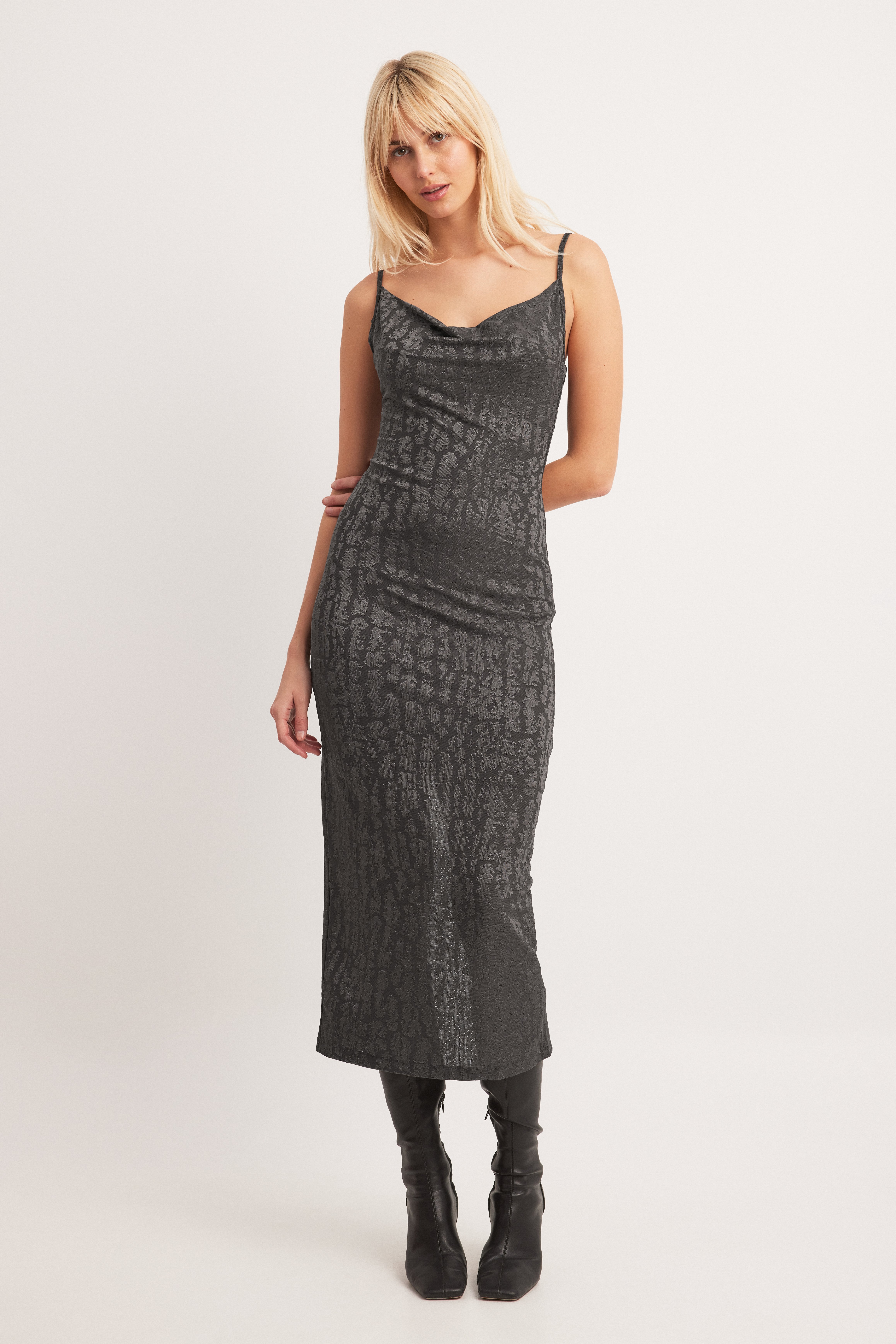 Midikleid mit Rückenschnürung