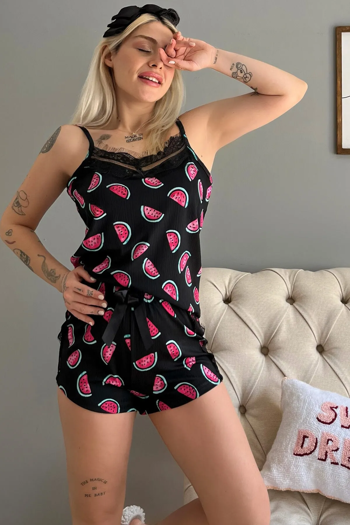 Pijamaevi  Schwarzes Wassermelonen-Pegasus-Pyjama-Set für Damen mit detaillierten Seil-Hosenträgershorts und Spitze