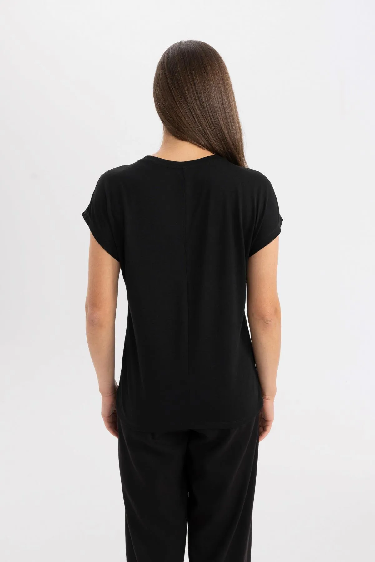 DeFacto  Kurzarm-T-Shirt mit Rundhalsausschnitt und Stickerei C1877AX24SP