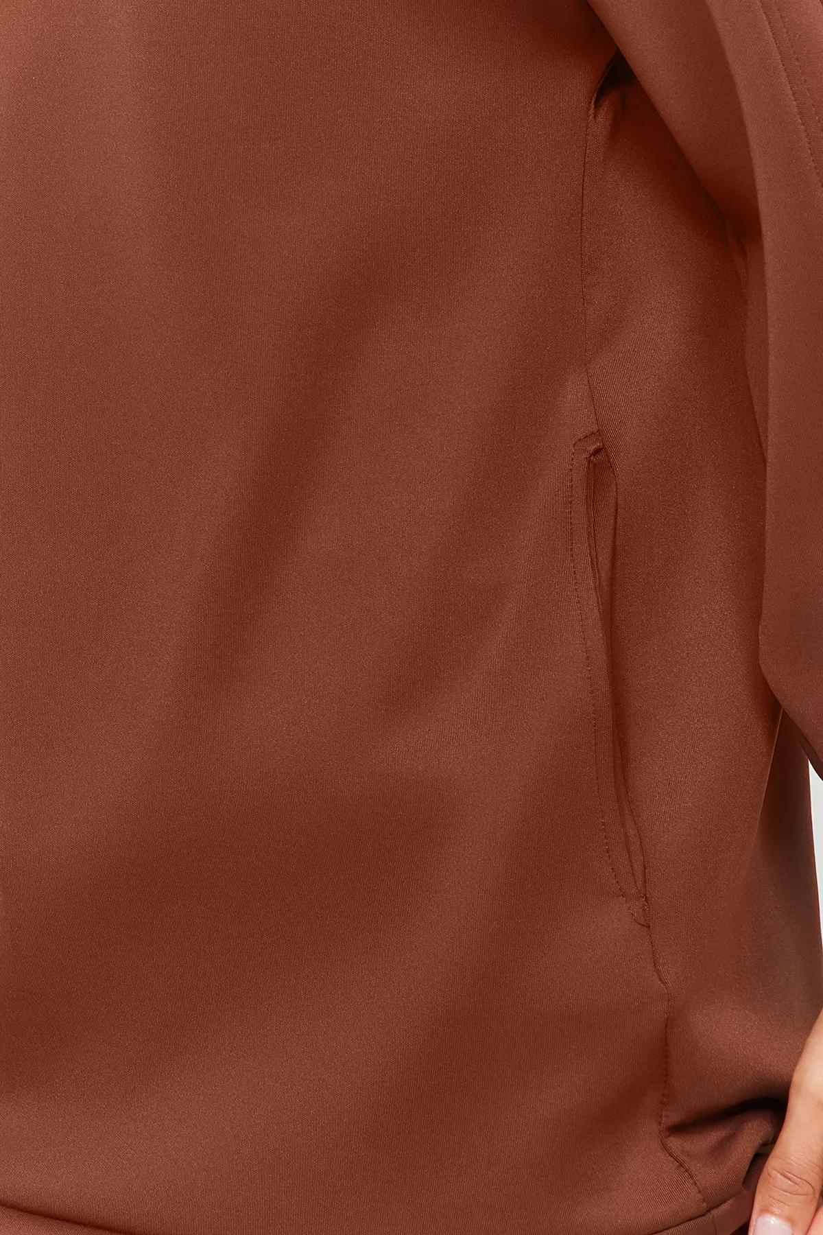 Trendyol Modest  Braunes, weit geschnittenes, übergroßes Sweatshirt aus Scuba-Strick mit Kapuze und Taschen TCTAW22TW0151