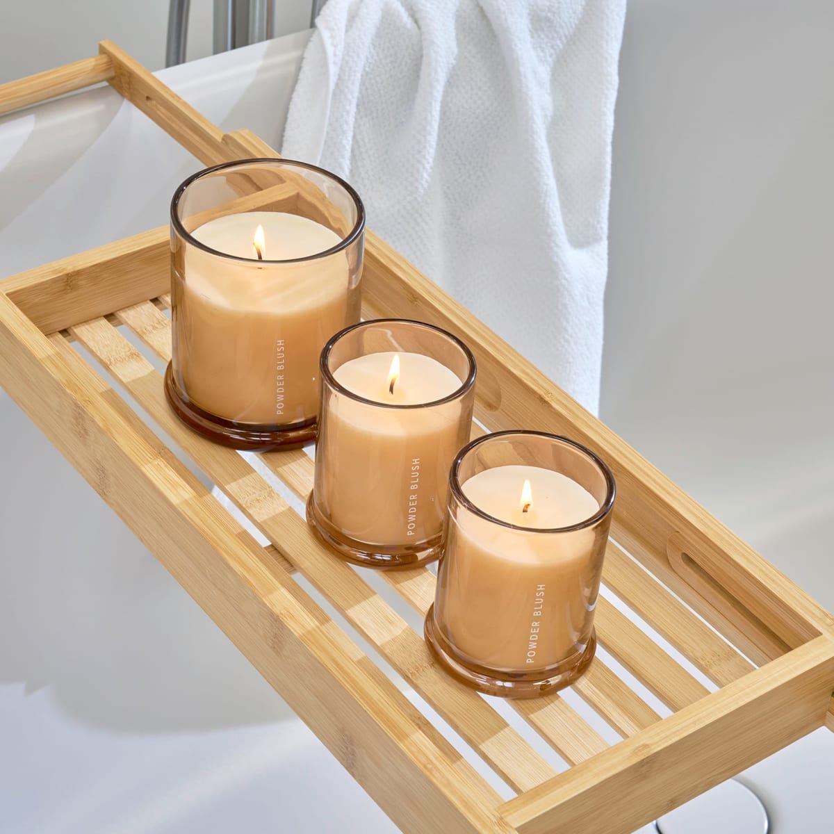 Duftkerze in Glas, altrosa/Duft: Powder Blush, groß, 1 St
