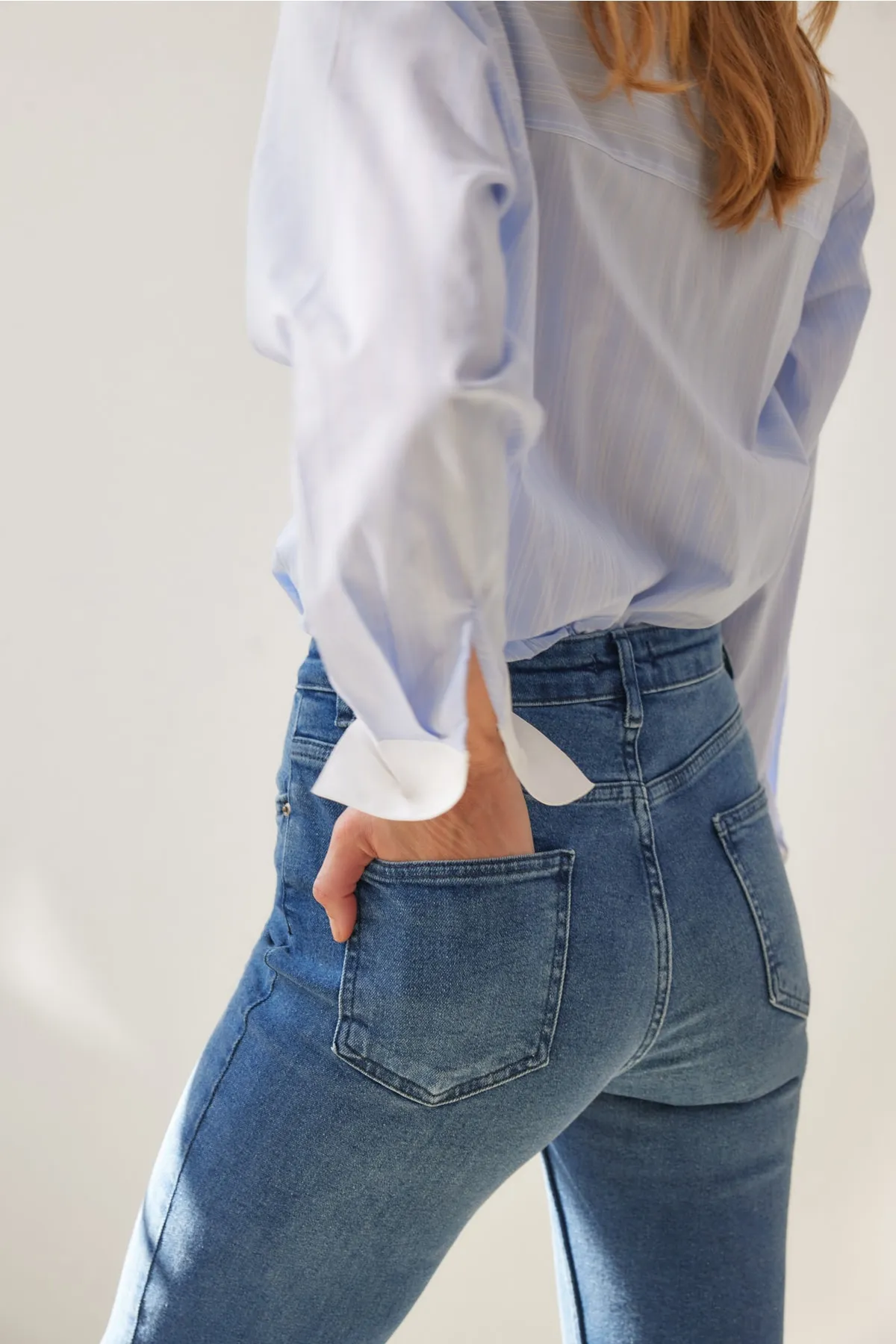 Trendyol Collection  Blaue, nachhaltigere Bootcut-Jeans mit hoher Taille TWOAW23JE00353