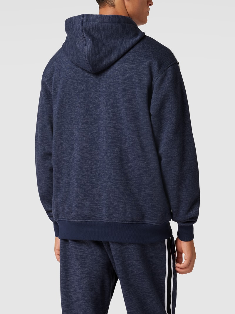Hoodie mit Label-Patch in marineblau