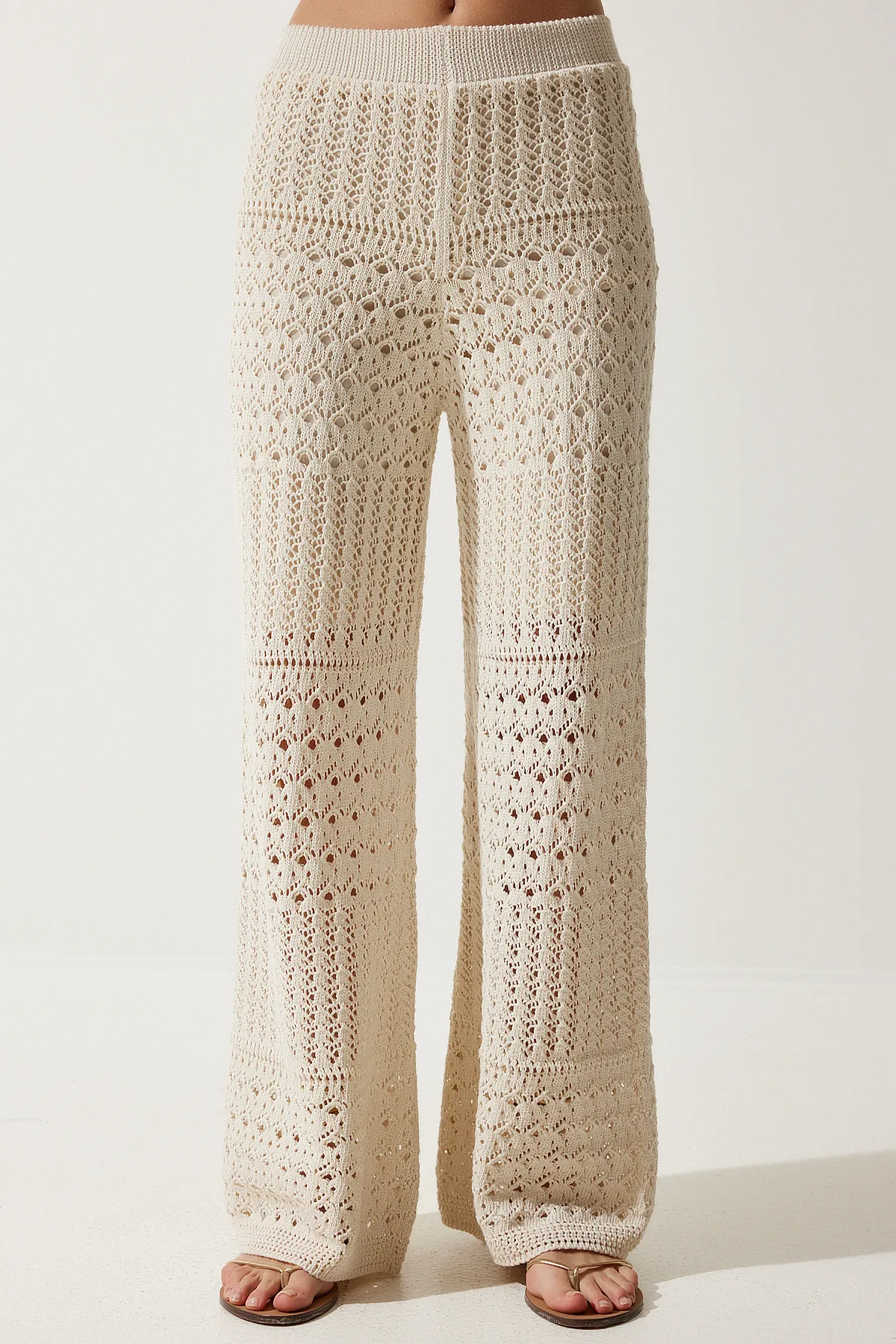 Happiness İstanbul  Cremefarbene, geschwungene Strickhose für Damen YU00016