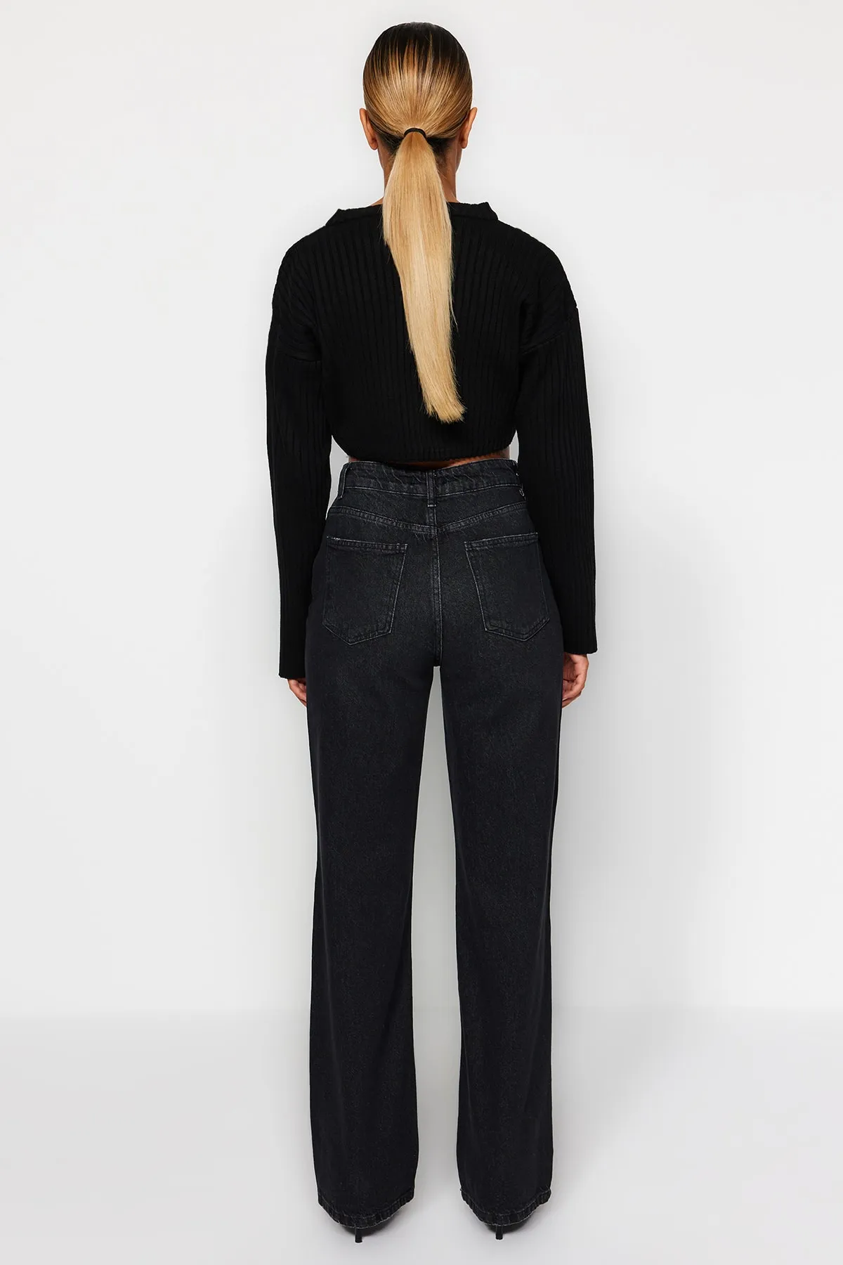 Trendyol Collection  Schwarze Jeans mit hoher Taille und weitem Bein TWOAW24JE00073