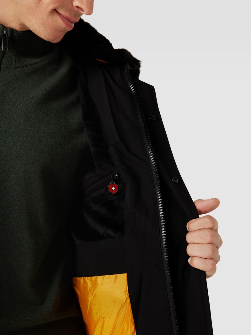 Steppjacke mit Label-Patch in schwarz