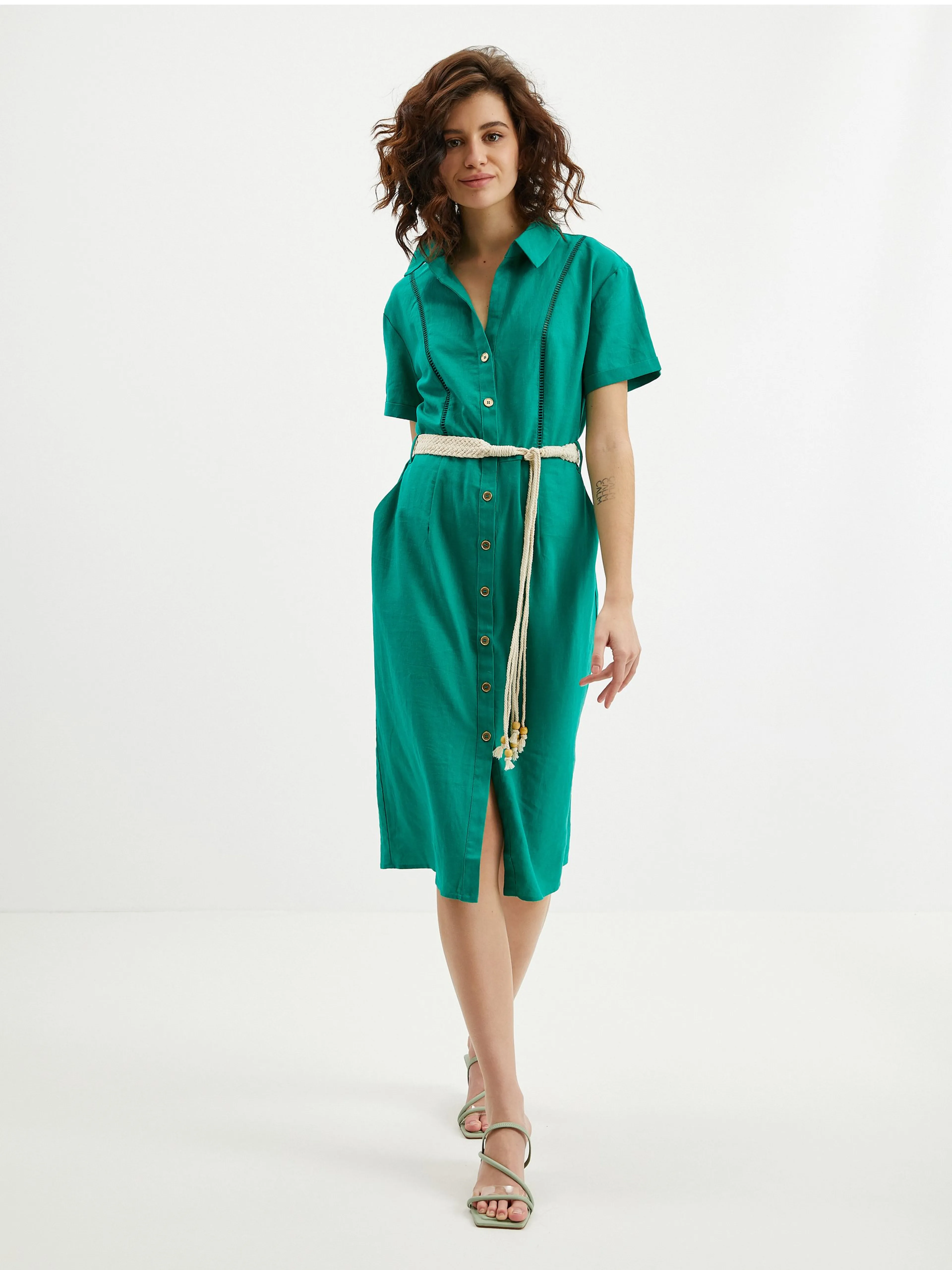 Grünes Damenkleid aus Leinen ORSAY
