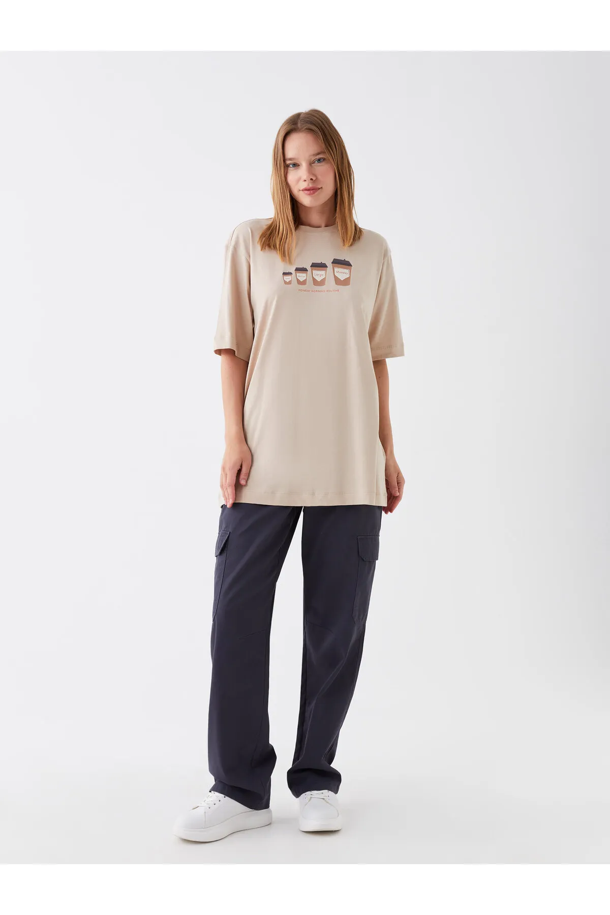 LC Waikiki  Bedruckte, kurzärmlige Oversize-Damentunika mit Rundhalsausschnitt