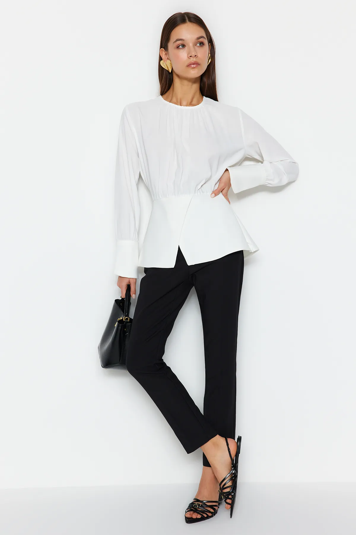 Trendyol Modest  Ecrufarbene, zweireihige, gewebte Tunika mit Schlitz und detailliertem Schnitt TCTSS24UK00000
