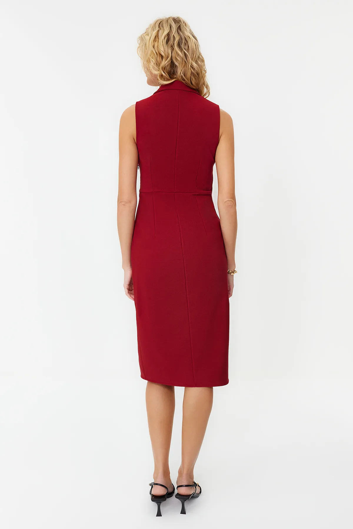 Trendyol Collection  Burgunderfarbenes, figurbetontes Midi-Webkleid mit Knöpfen und Schlitz, TWOSS23EL02256