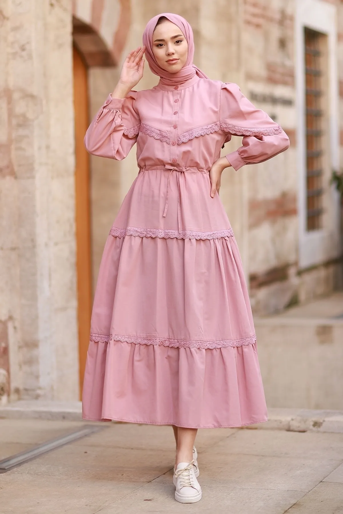 InStyle  Hijab-Kleid mit Guipure-Detail und Ballonärmeln – Dusty Rose