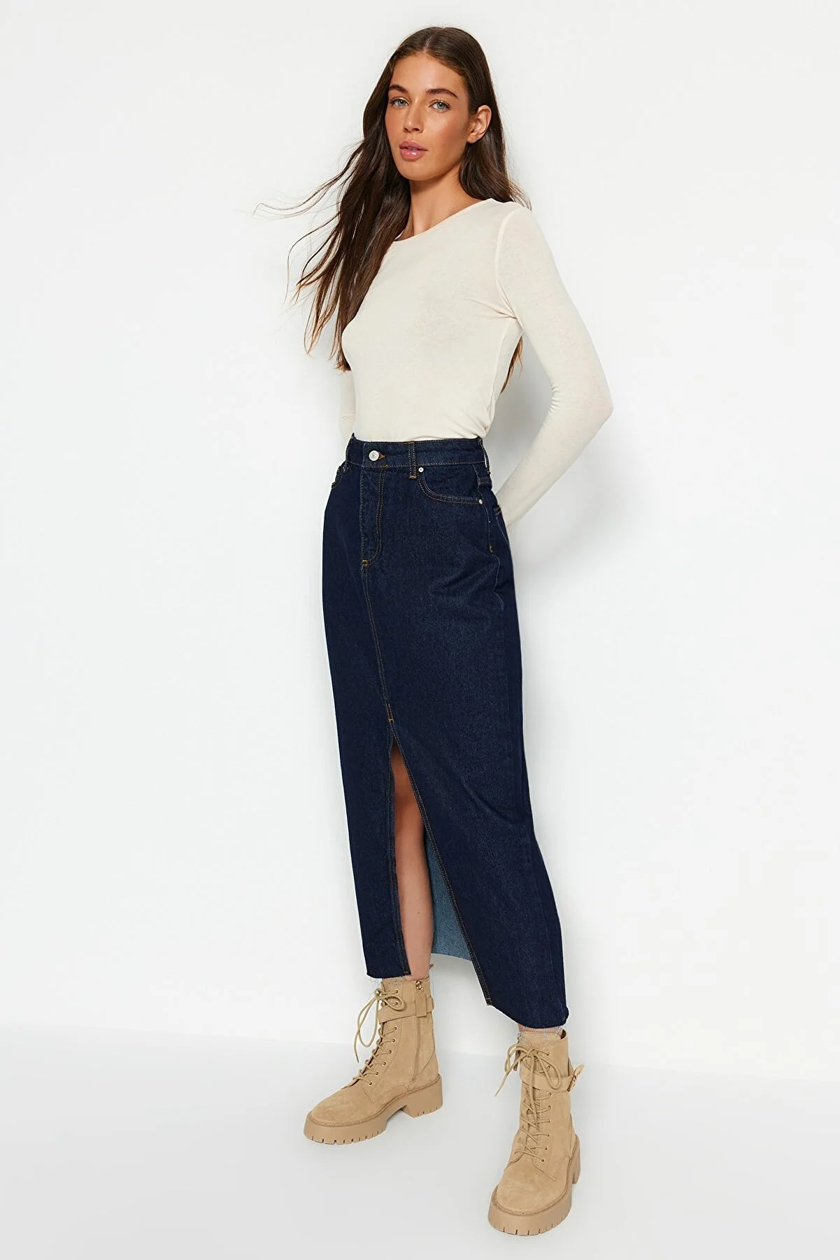 Trendyol Collection  Dunkelblauer geschlitzter Maxi-Jeansrock TWOSS23ET00290