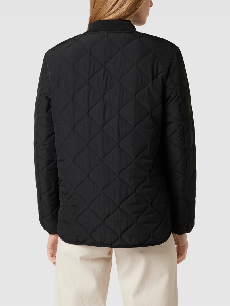 Steppjacke mit seitlichen Eingrifftaschen in schwarz