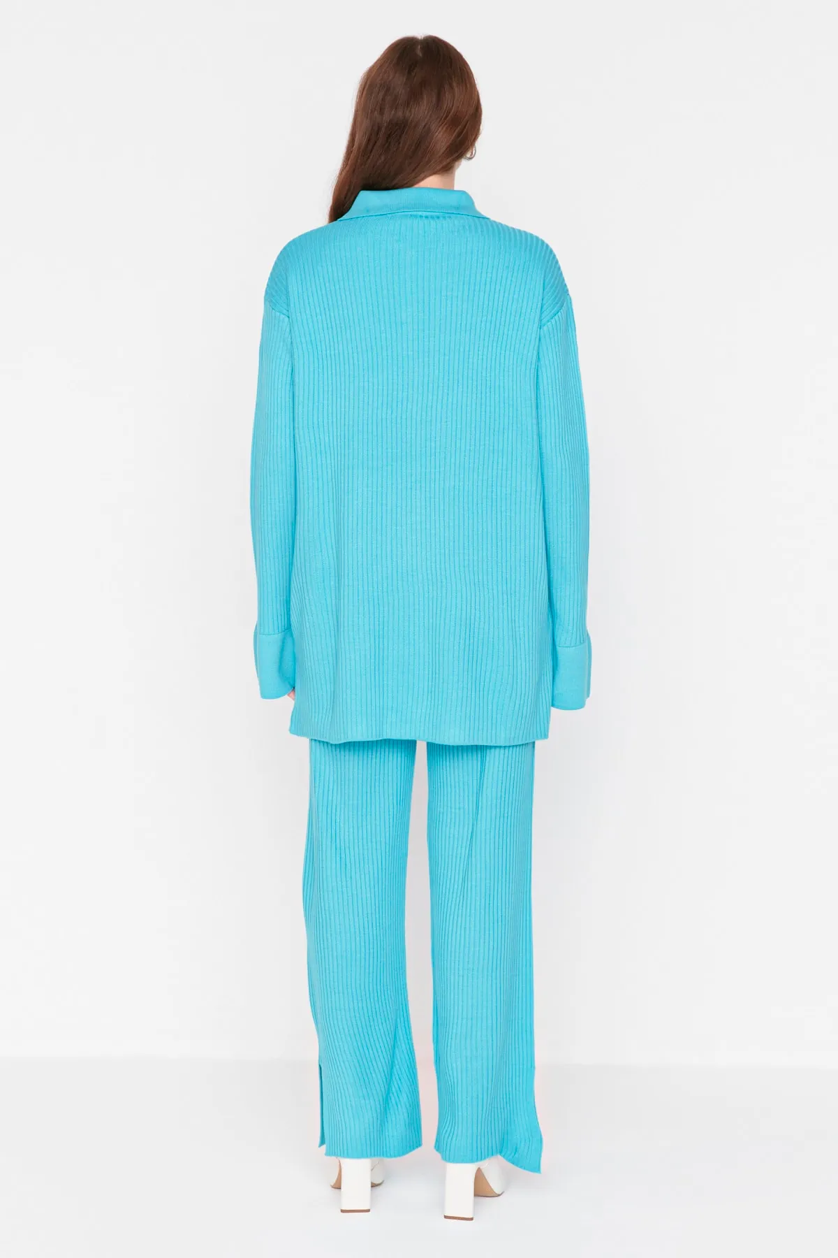 Trendyol Modest  Türkisfarbenes Strickset aus Cardigan und Hose mit Schlitzdetail TCTAW23US00028