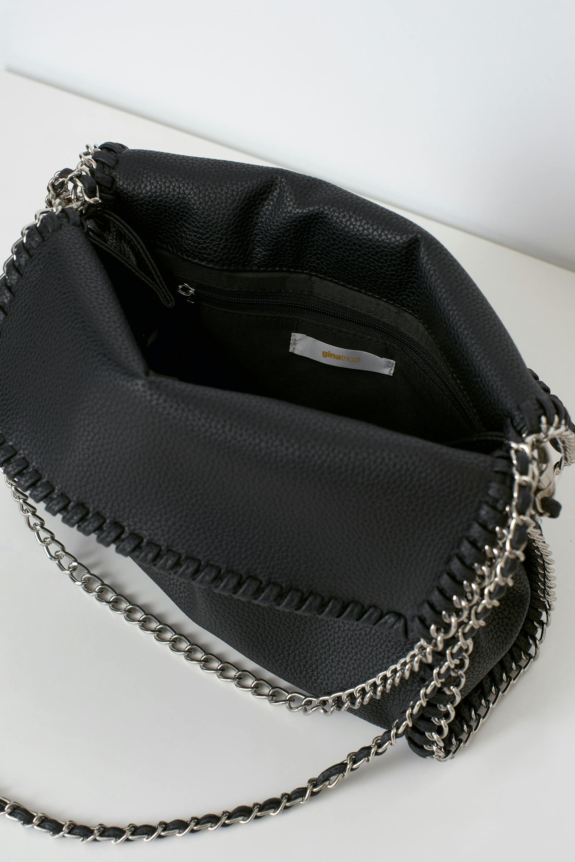 Chunky chain bag
