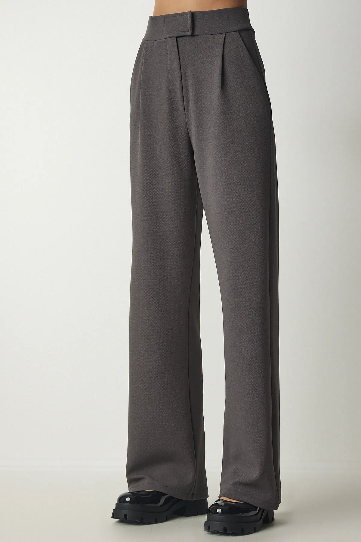 Happiness İstanbul  Bequeme gewebte Damenhose in Anthrazit mit Klettverschluss an der Taille RV00150
