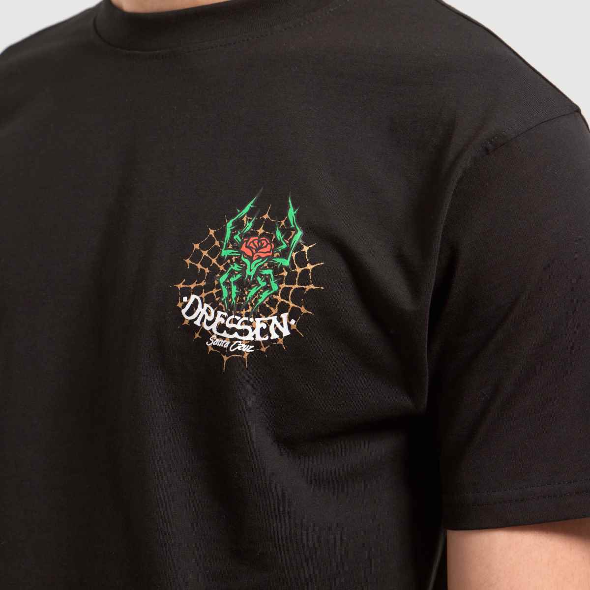 Santa Cruz – Svart t-shirt med rosmönster
