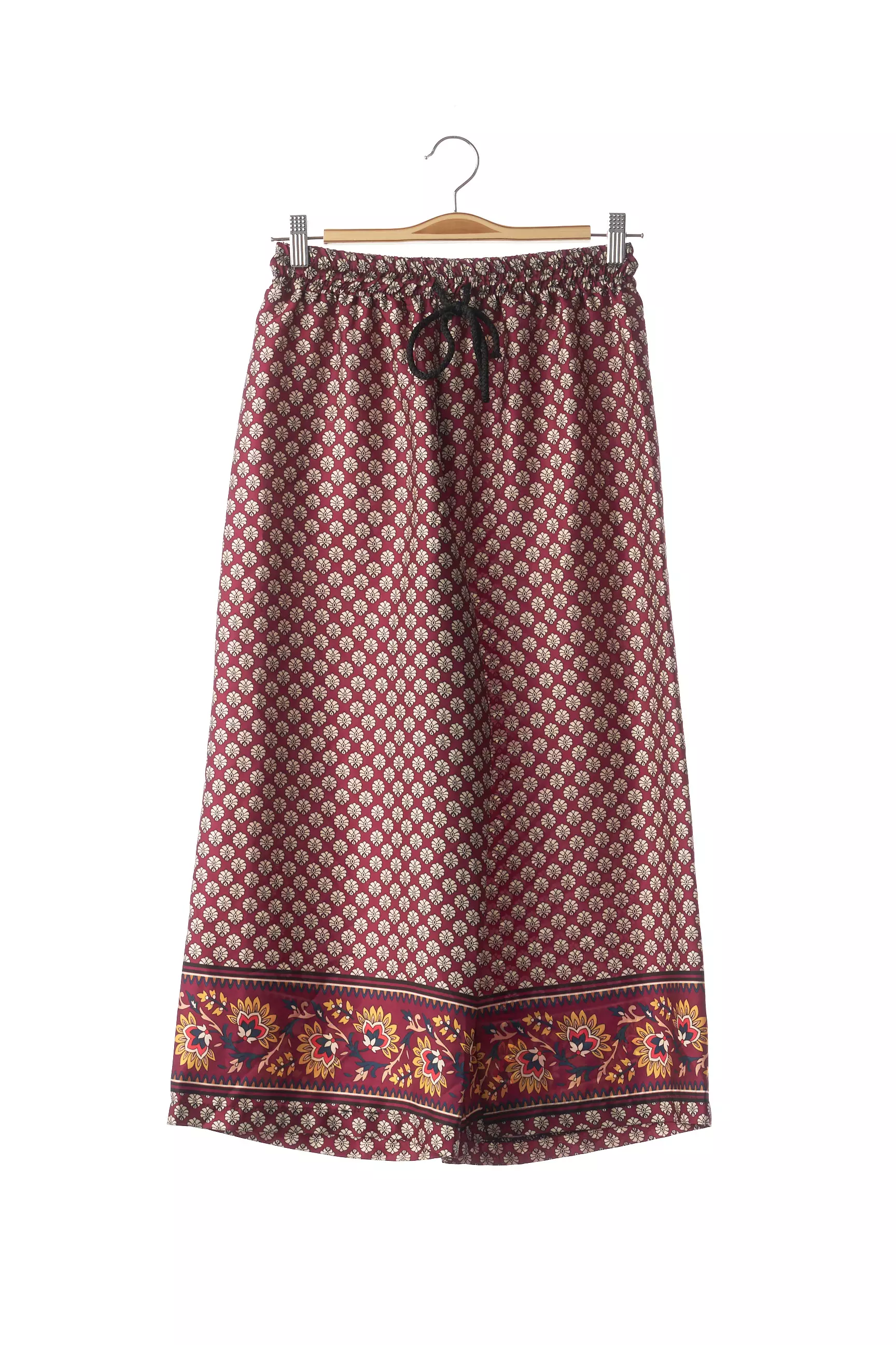 Sans Marque Pantacourts Femme couleur rouge