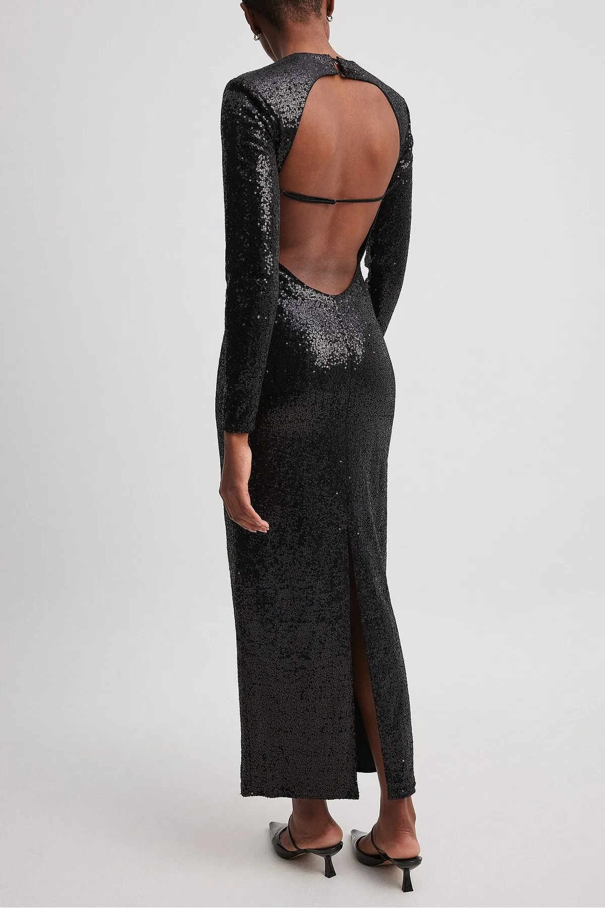 NA-KD  Maxikleid aus Samt mit Pailletten