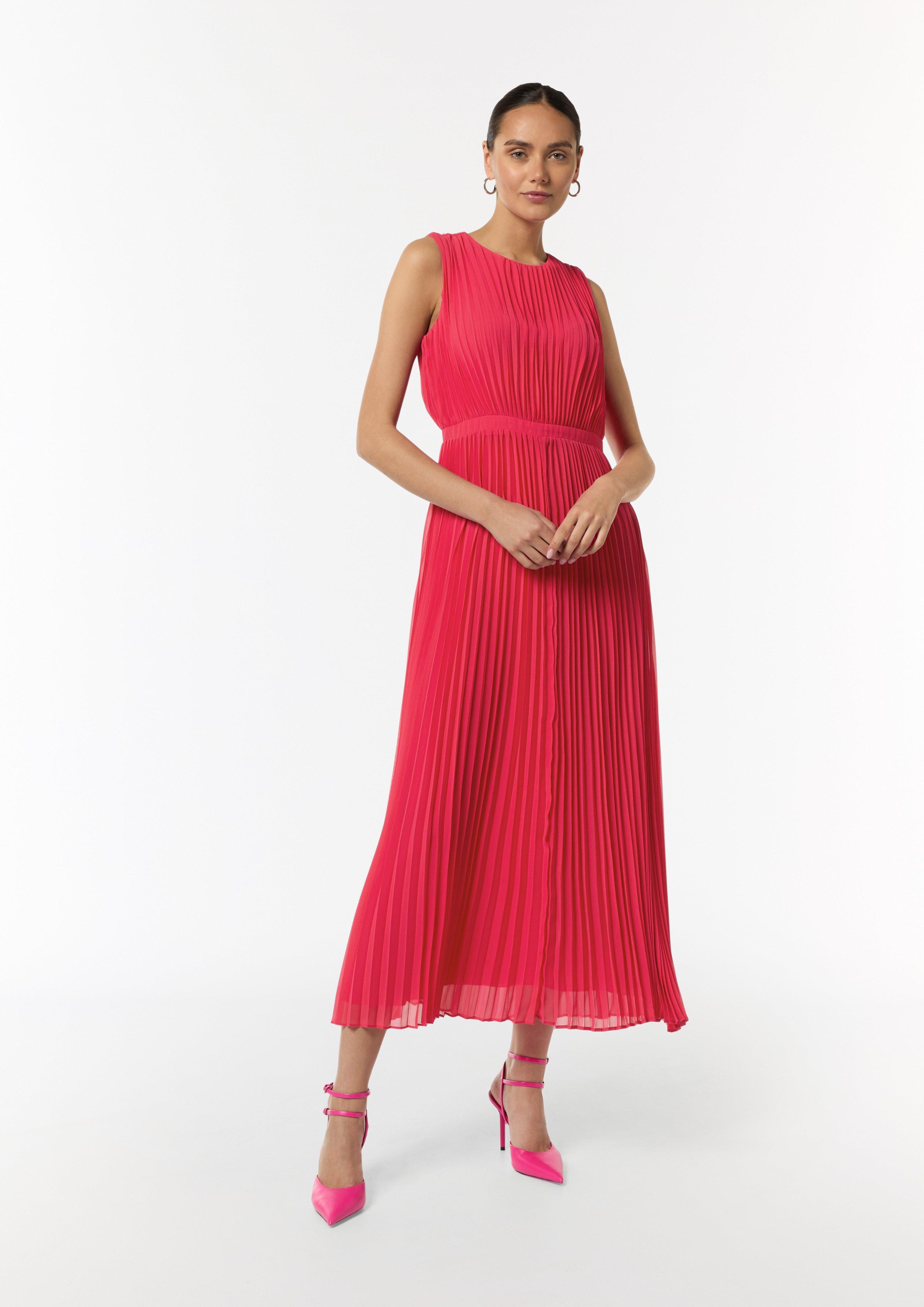 Plissiertes Maxi-Kleid mit Rundhalsausschnitt - pink