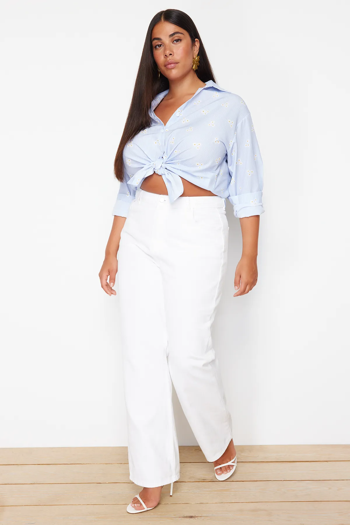 Trendyol Curve  Weiße Jeanshose mit hoher Taille - Pipe Leg TBBSS24CJ00058