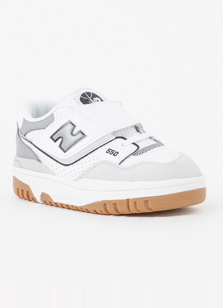 New Balance 550 -lenkkarit mokkanahkaisilla yksityiskohdilla