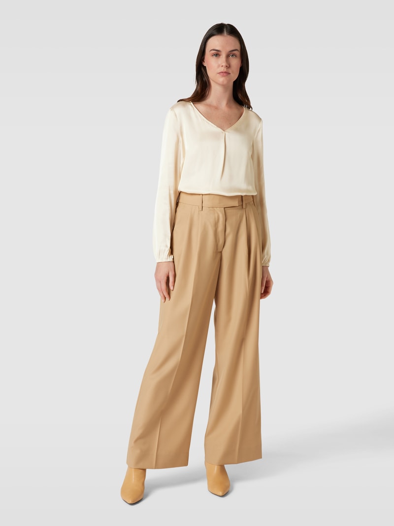 Bluse mit V-Ausschnitt in sand