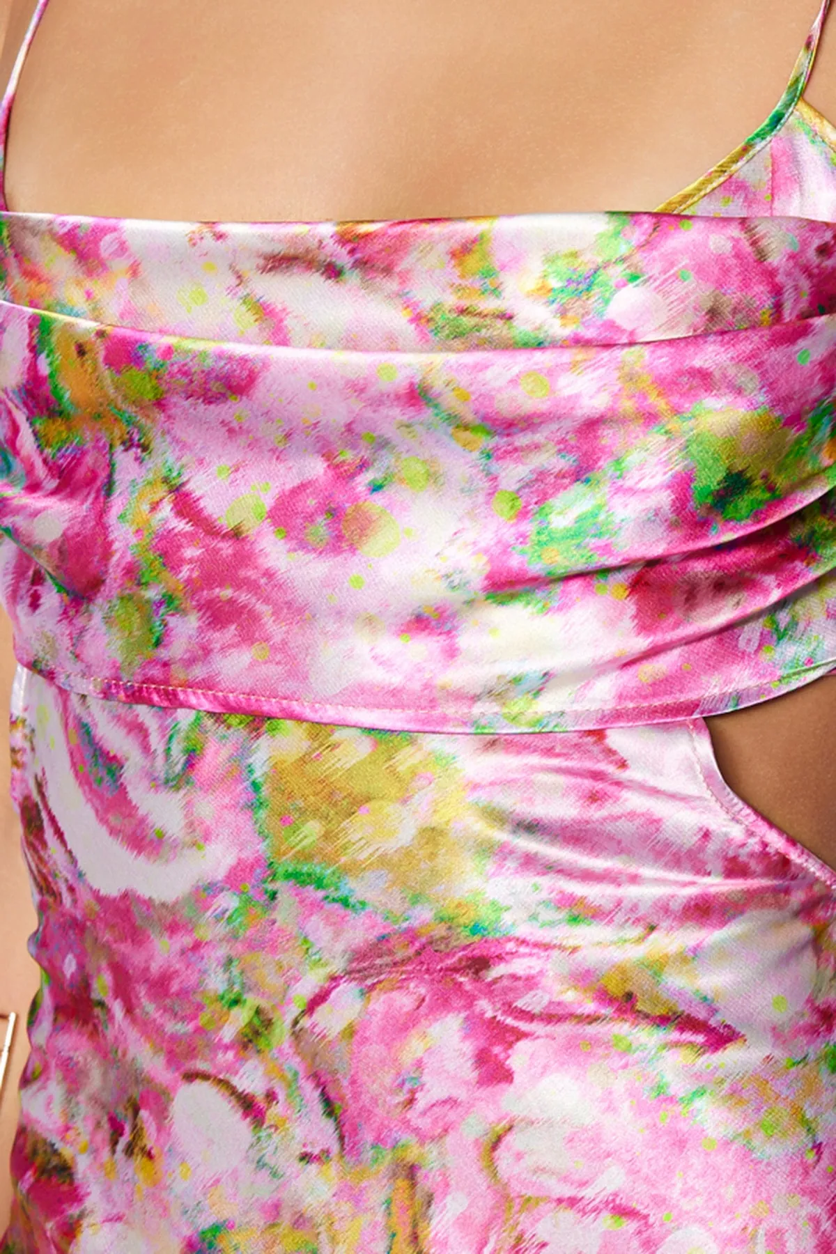 Trendyol Collection  Mehrfarbiges, gewebtes Satin-Blumenmuster, elegantes Abendkleid TPRSS23EL00305