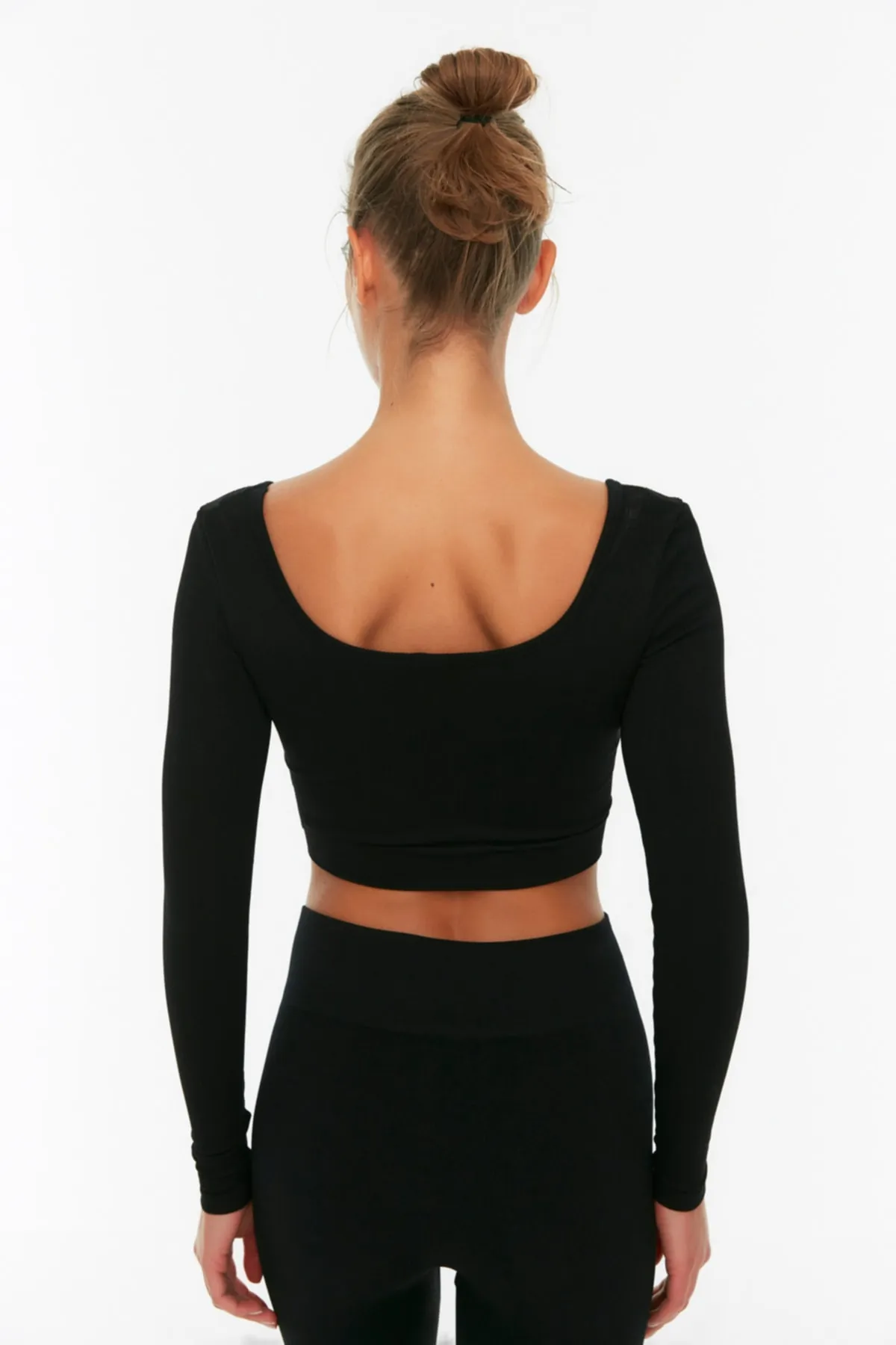 Trendyol Collection  Schwarzes nahtloses/nahtloses, extra dehnbares gestricktes Sportoberteil/Bluse TWOAW22BZ0450