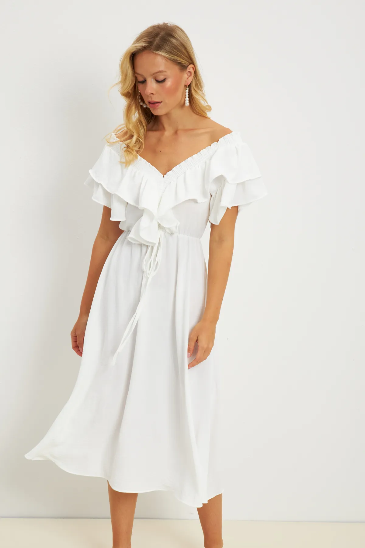 Cool & Sexy  Weißes Damenkleid mit V-Volant vorne und hinten KS113