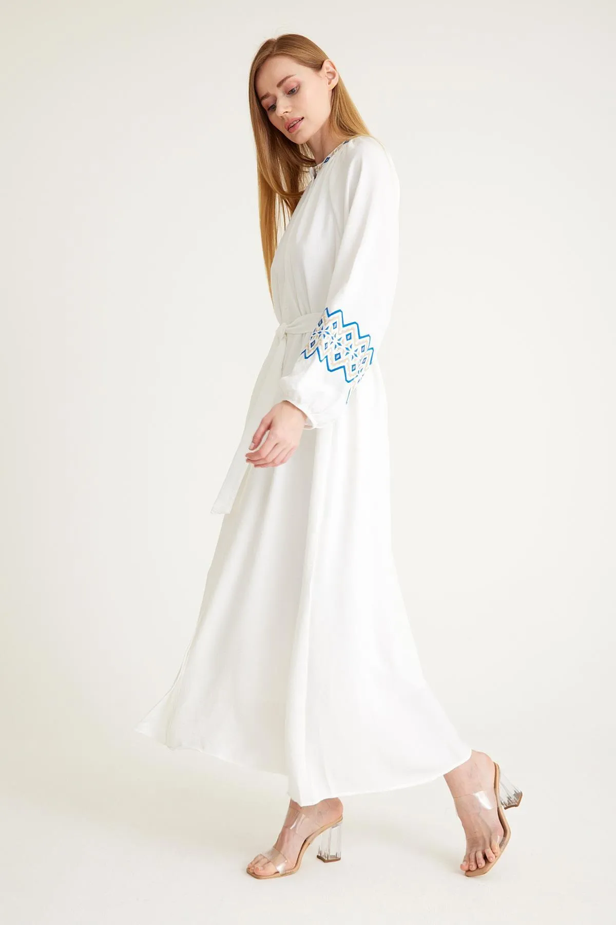 Olcay  WEISSES Kleid mit Chief-Kragen und Stickerei-Details 2604-EY
