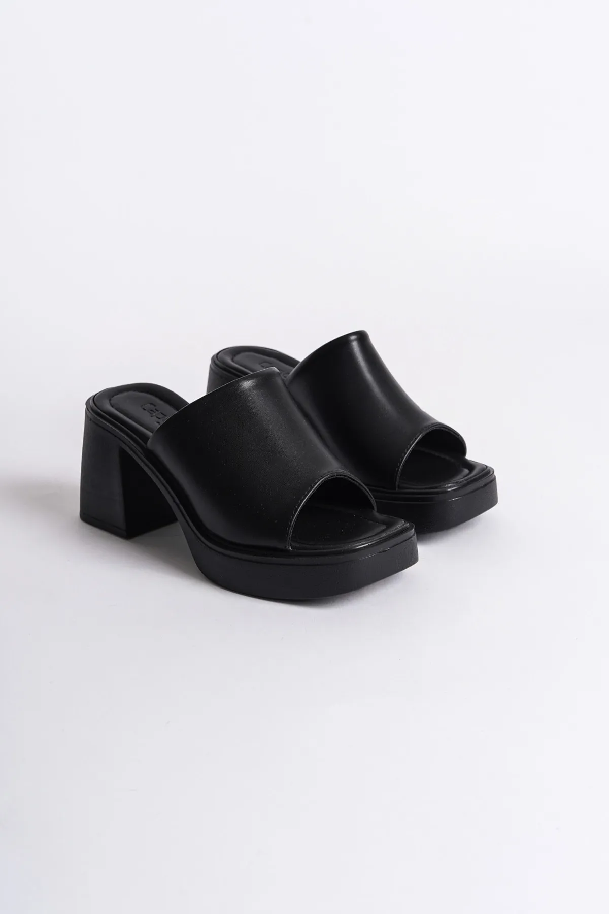 Capone Outfitters  Amy Platform Single-Streifen-Damenhausschuhe