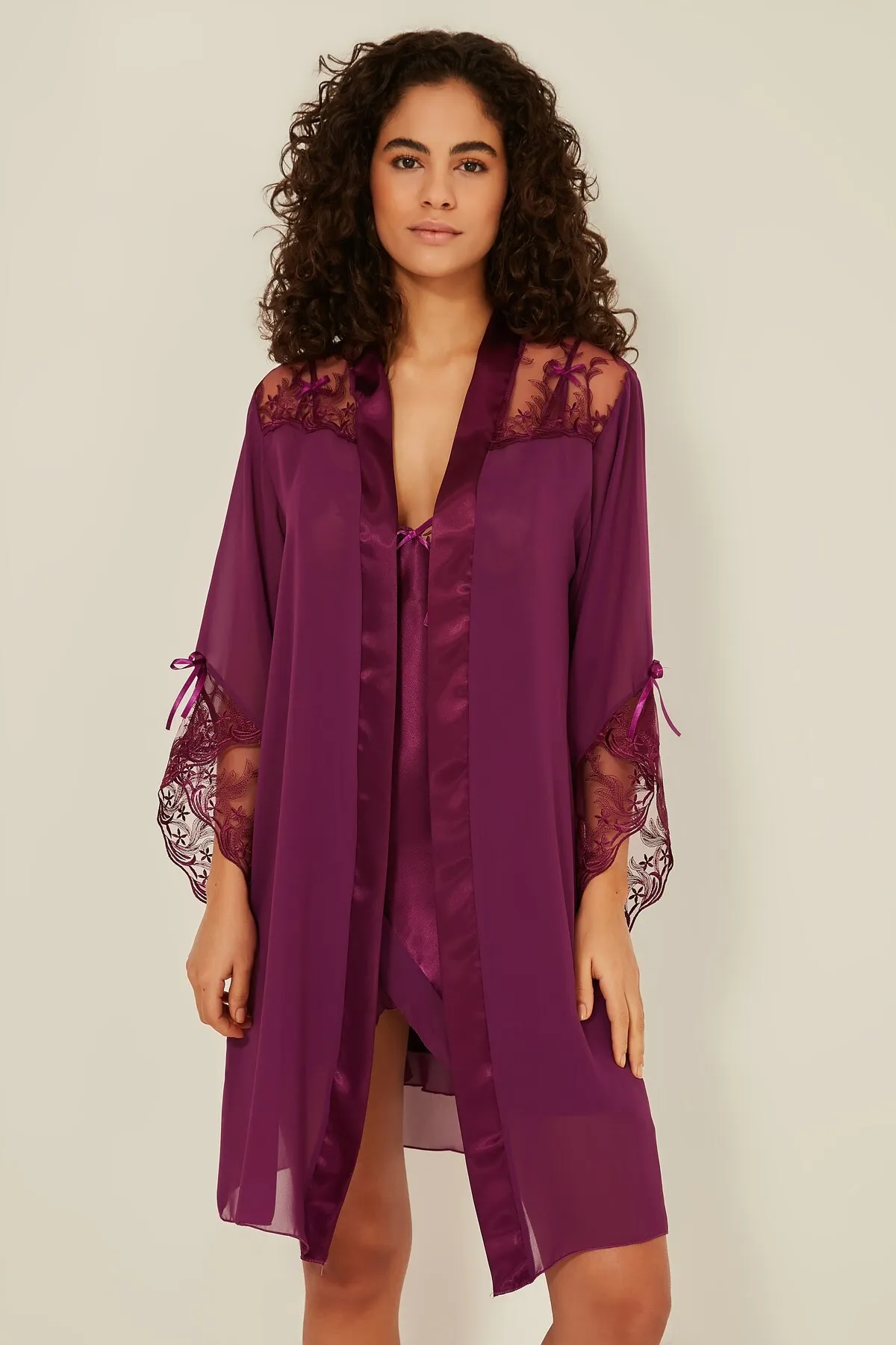 C&City  048 Damen-Nachthemd-Morgenmantel-Set aus Satin, Lila