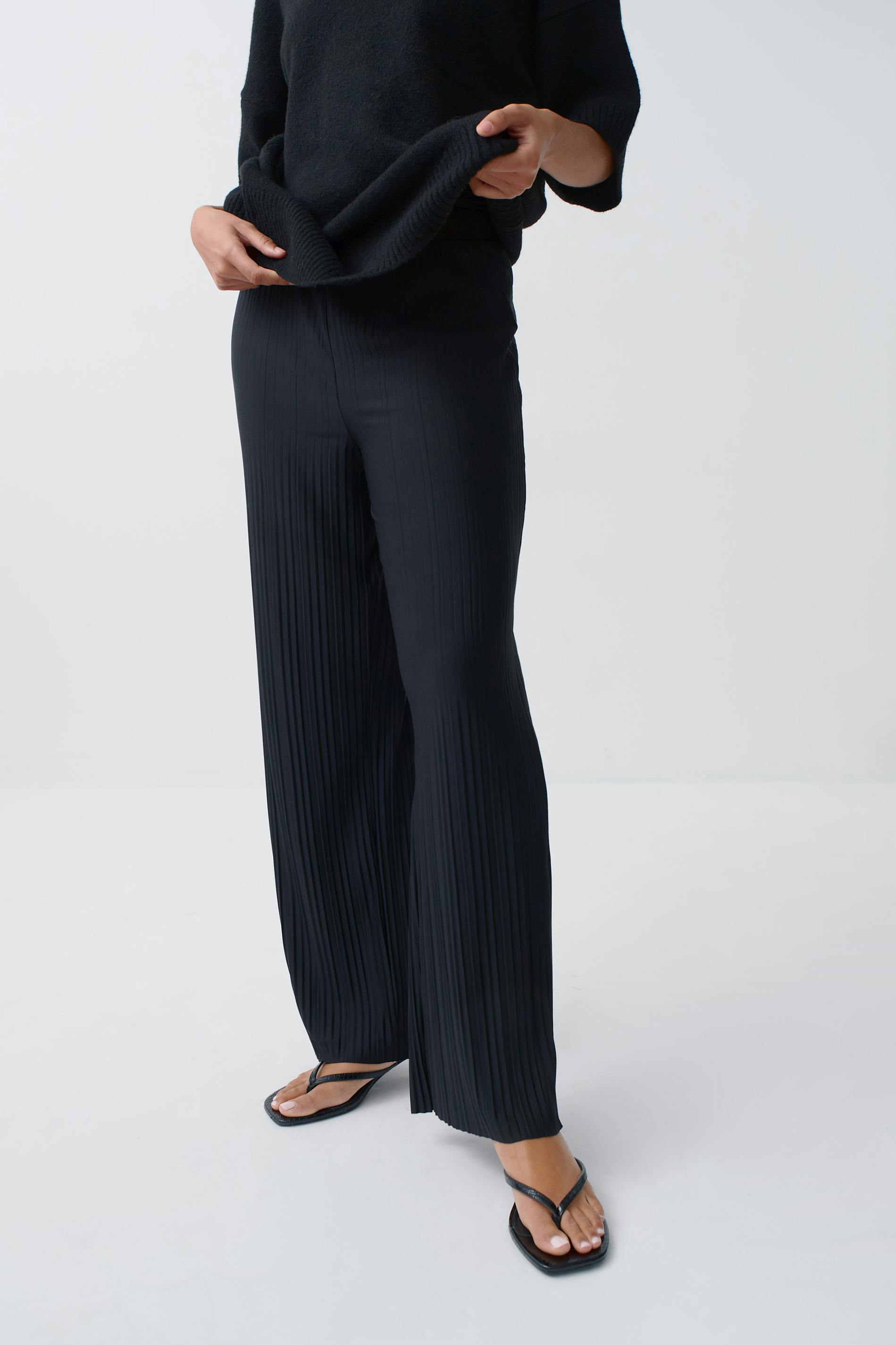 Jersey plisse trousers