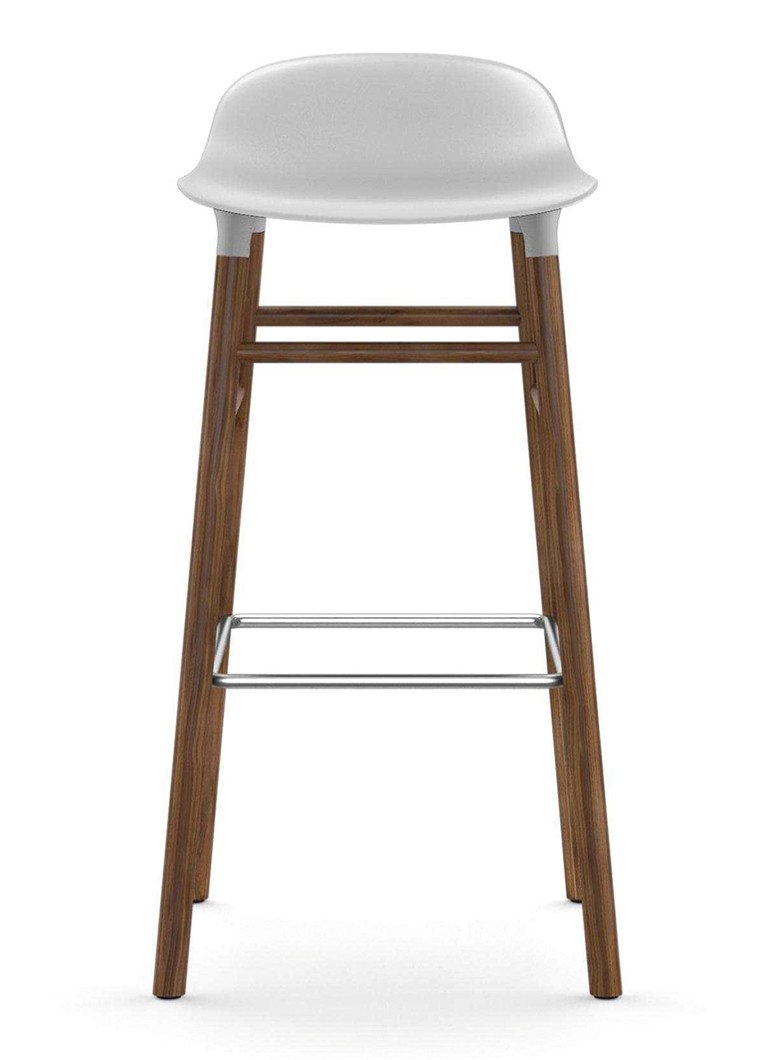 Normann Copenhagen Form, scaun de bar de 75 cm cu bază din lemn de nuc.