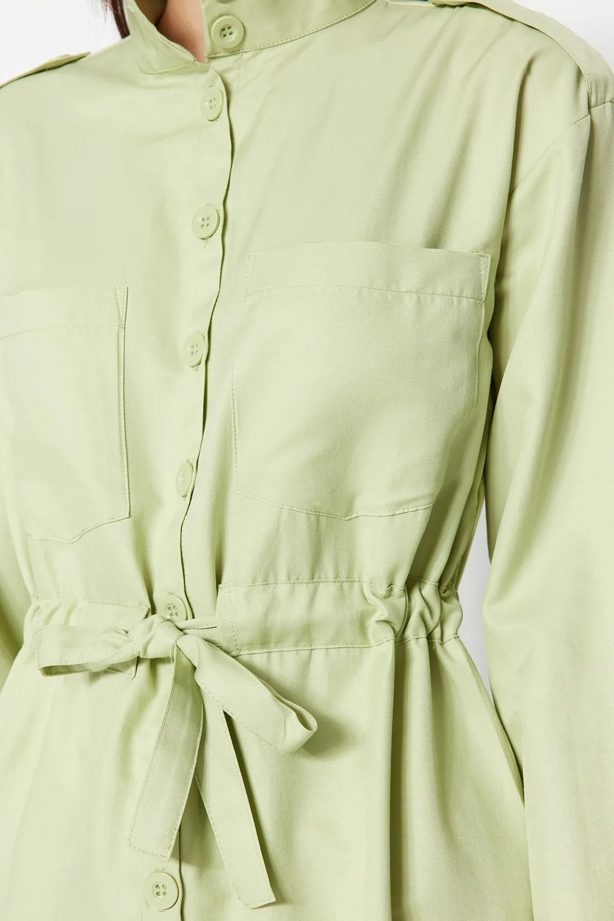 Trendyol Modest  Grünes gewebtes Hemd-Hosen-Set mit Taillenschnürung TCTSS23US00088