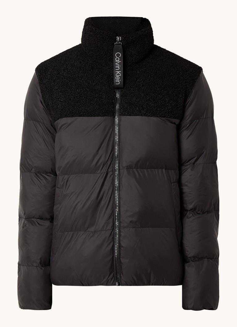 Jachetă Calvin Klein cu umplutură Sherpa și detalii de hanorac
