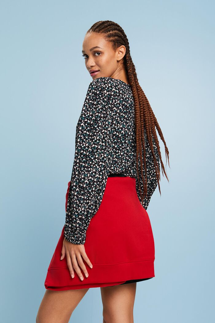 Gemusterte Bluse mit V-Ausschnitt