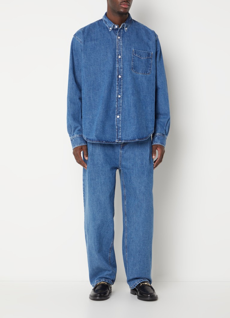 Camisa jeans oversized Sinclair da Frankie Shop com bolso no peito