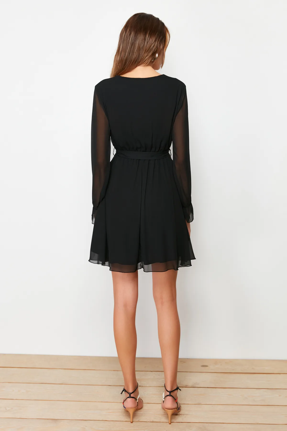 Trendyol Collection  Schwarzes, zweireihiges Webkleid mit Gürtel TWOAW20EL0789